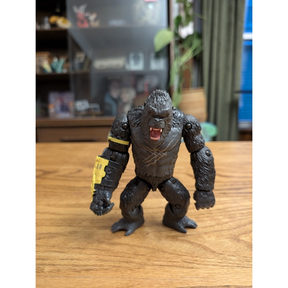 Monsterverse Godzilla x Kong The New Empire 6" Kong Action Figure BEAST Glove